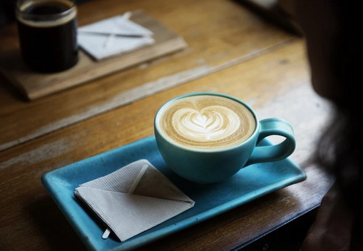 爱上海：Shanghai's Hotel Art Exhibition Aesthetics